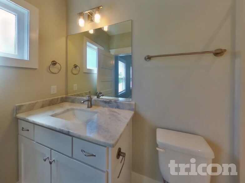 Building Photo - 1248 Hillwood Private Cove