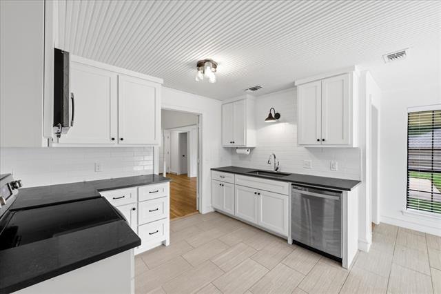 Building Photo - 1143 Bayshore Dr