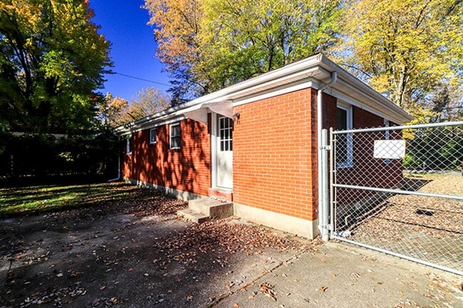 Building Photo - 3 bedroom 1 bath in Valley Station!