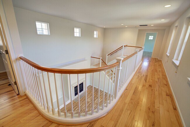 Building Photo - 3Bd/2.5Ba Redmond Home