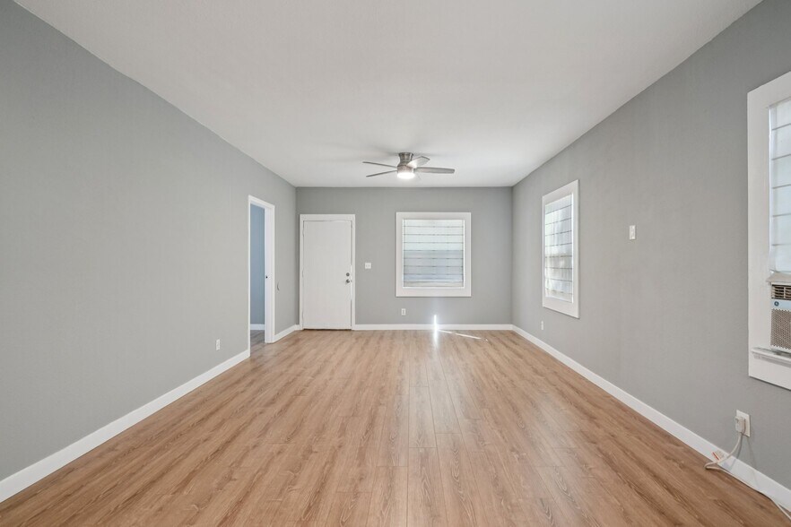 Building Photo - 379 W 19th St