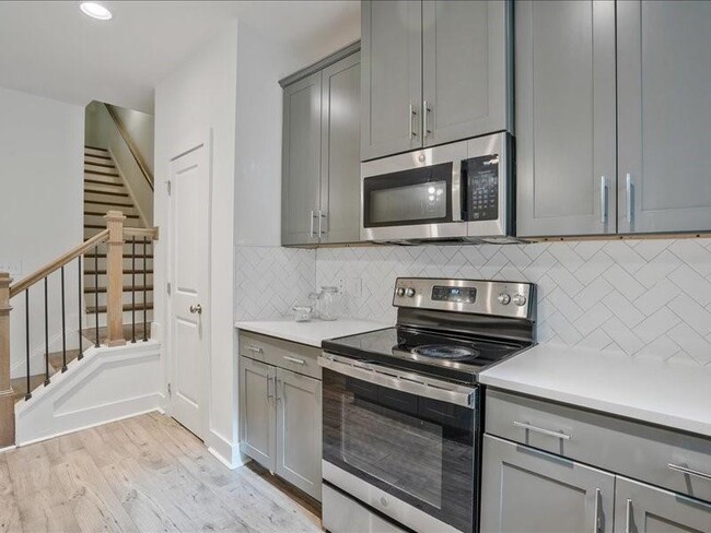 Building Photo - 1809 Edgehill Dr