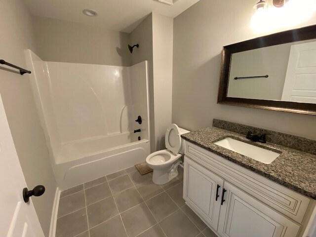 Building Photo - 225 Newtown Rd