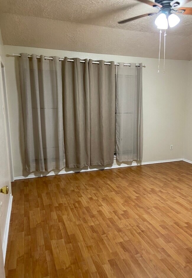 Building Photo - 16939 Cairnloch St