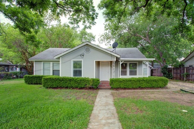 Building Photo - Coming Soon! Pet-Friendly 3BR Home with Large Backyard – Cleburne