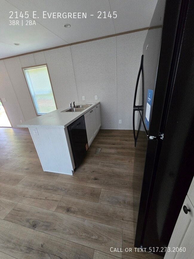 Building Photo - 2145 E. Evergreen-2145