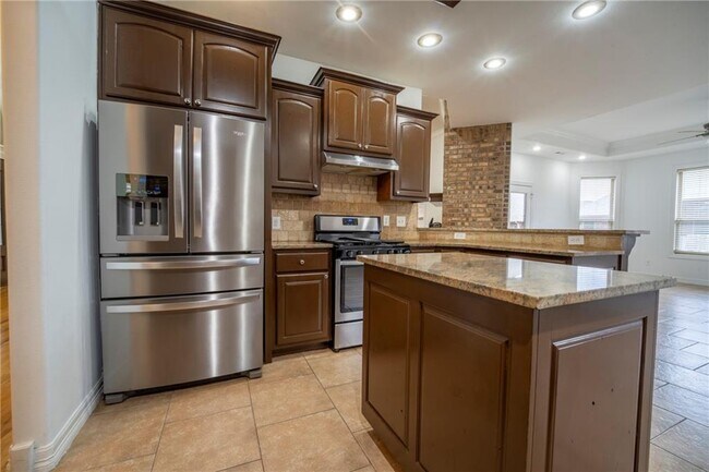 Building Photo - 4604 SW Swinton Dr