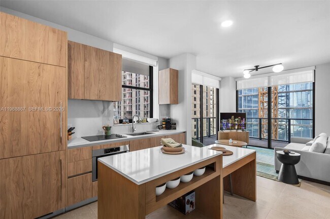 Building Photo - 601 N Miami Ave