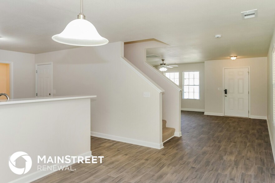 Building Photo - 16936 Wellhouse Dr