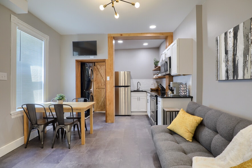 Building Photo - 22 N Broad St