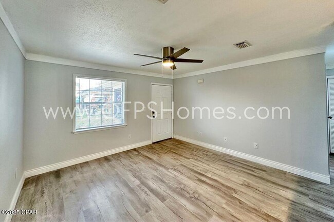 Building Photo - 121 Casa Pl