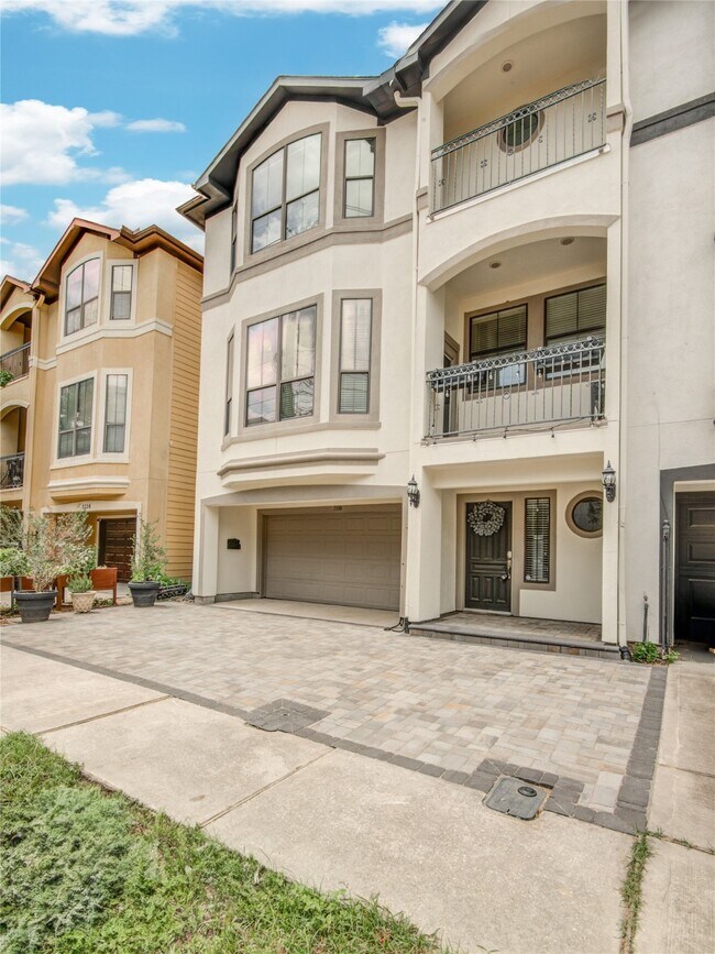 Building Photo - 5510 Blossom St