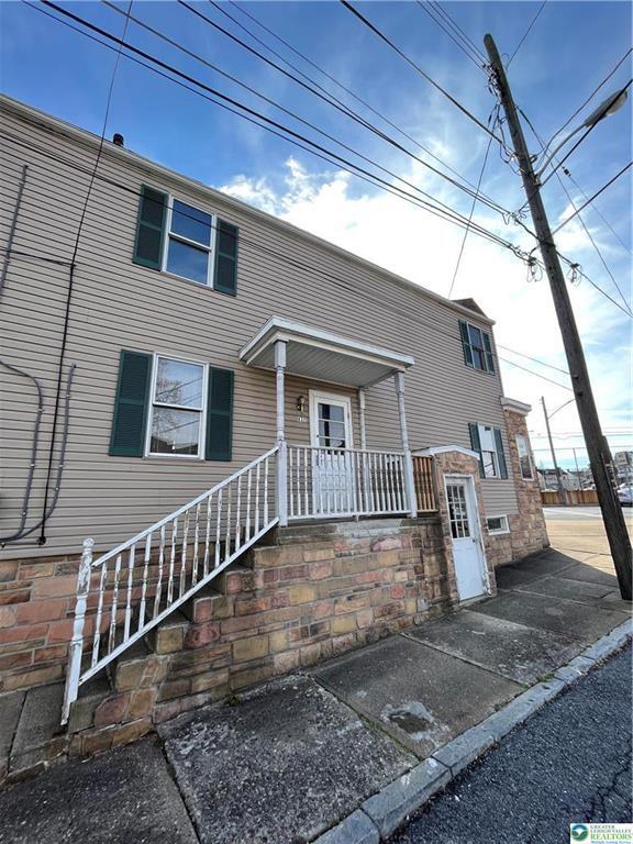 Primary Photo - 832 Walnut St