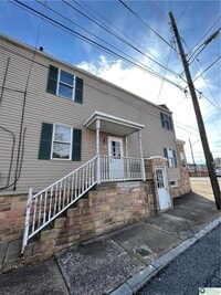 Building Photo - 832 Walnut St
