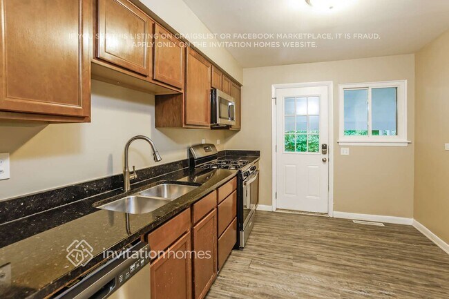 Building Photo - 1462 Deerfield Rd