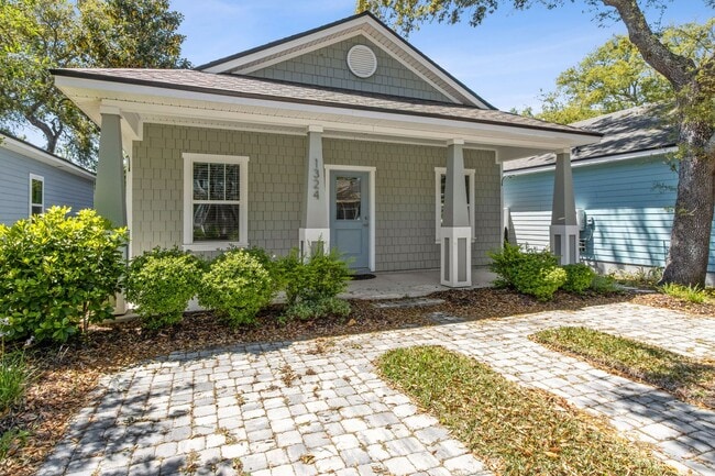 Building Photo - Amelia Island Cottage - Excellent condition