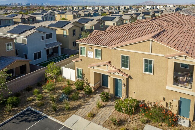 Building Photo - Modern Henderson Townhome with Loft & Resort-Style Amenities
