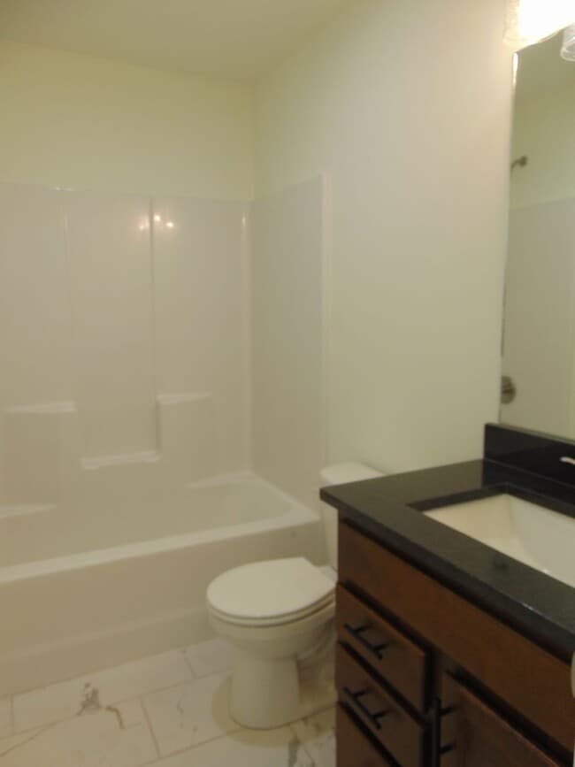 Building Photo - Sensational 3 Bed 2 Bath House!