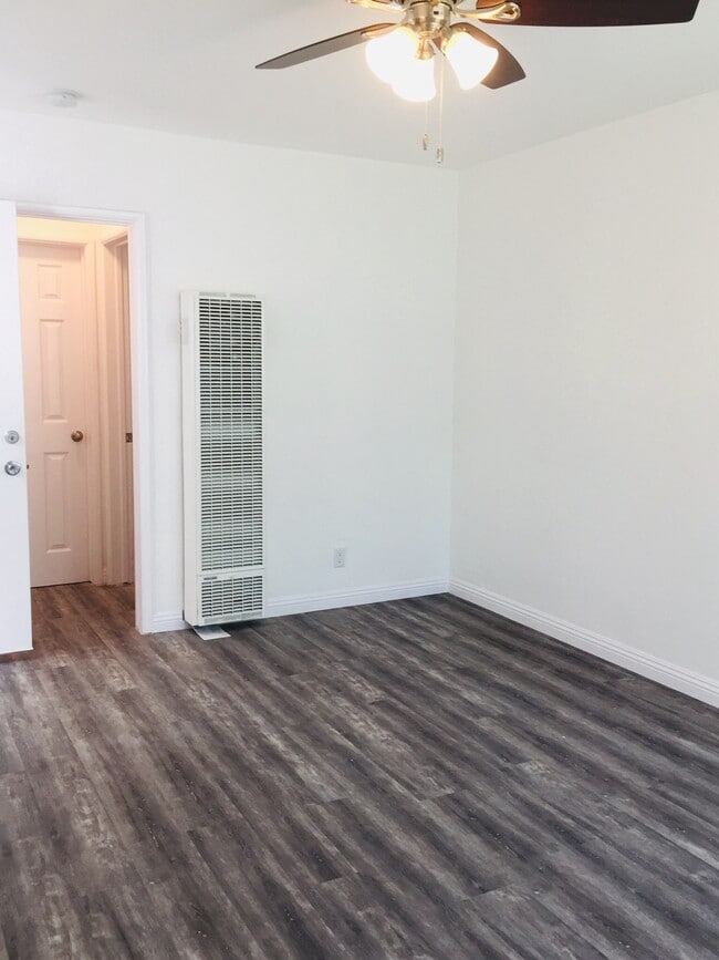 Building Photo - 1145 E 1st St