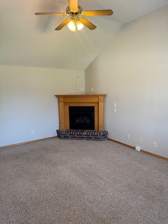 Building Photo - 3805-3807 W Montclair