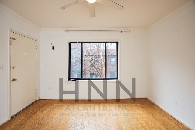 Building Photo - Bright Top-Floor 2/1 Condo in Prime Midtown