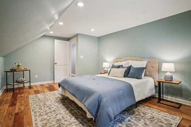 Building Photo - 615 Sycamore Dr