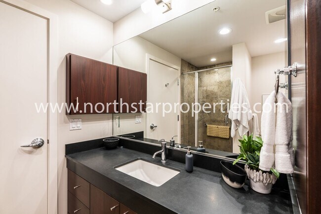 Building Photo - Unobstructed Views at The Strand