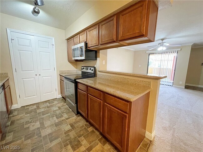 Building Photo - 3135 S Mojave Rd