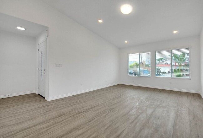 Building Photo - 2682 Vista Laguna Terrace