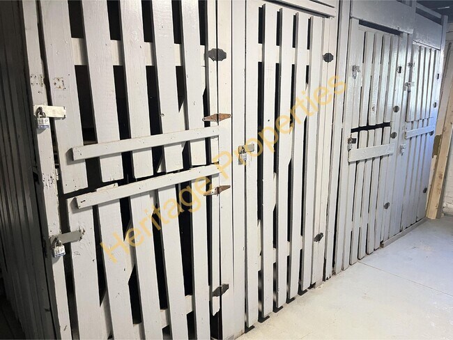 Building Photo - Freshly Updated Southampton 1 Bedroom