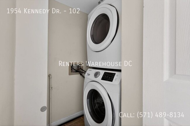 Building Photo - 1954 Kennedy Dr