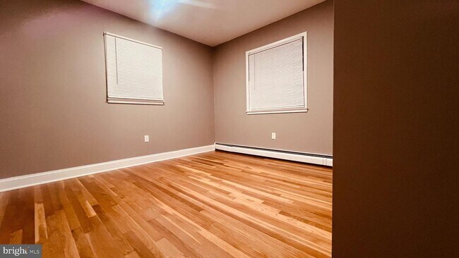 Building Photo - 14303 Chesterfield Dr