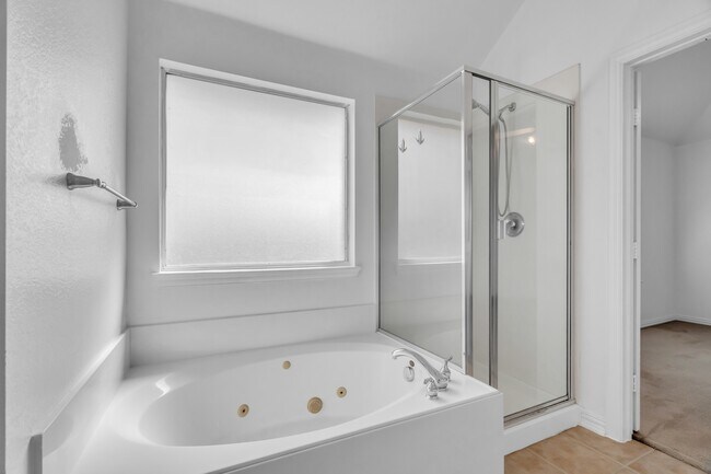 Building Photo - 513 Renee Dr