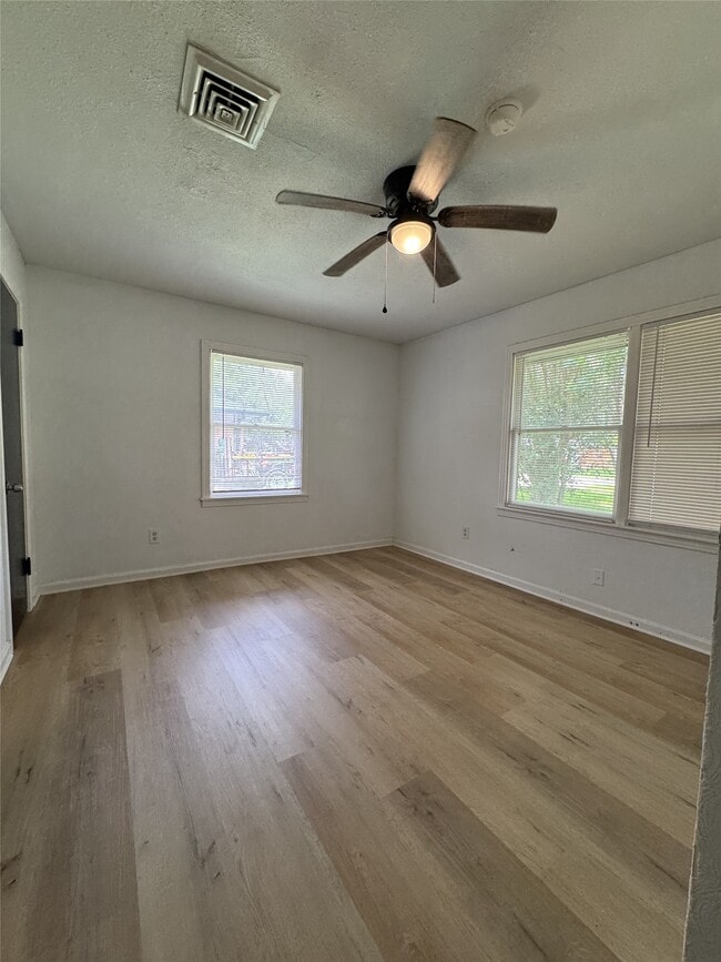 Building Photo - 612 Sunset Ln