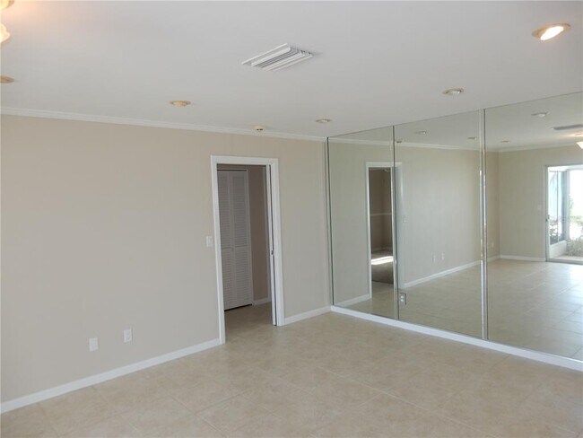 Building Photo - 337 1st St W