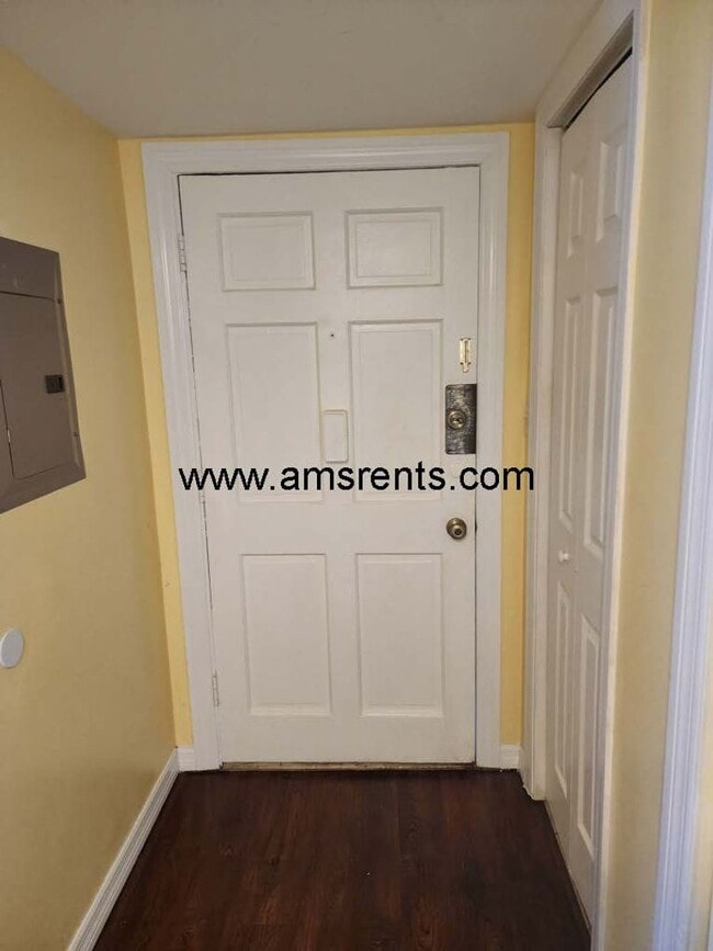 Building Photo - 1406 Holden Ave