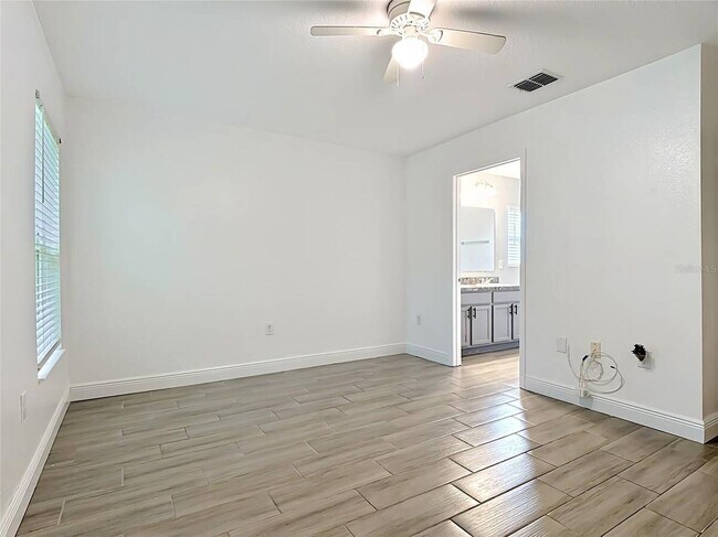 Building Photo - 3040 Lakes Crest Ave