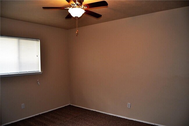 Building Photo - 2937 Emberwood Dr