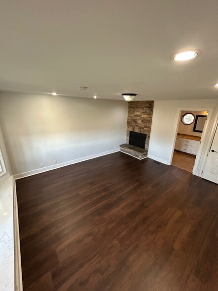 Building Photo - 516 Sage Rd