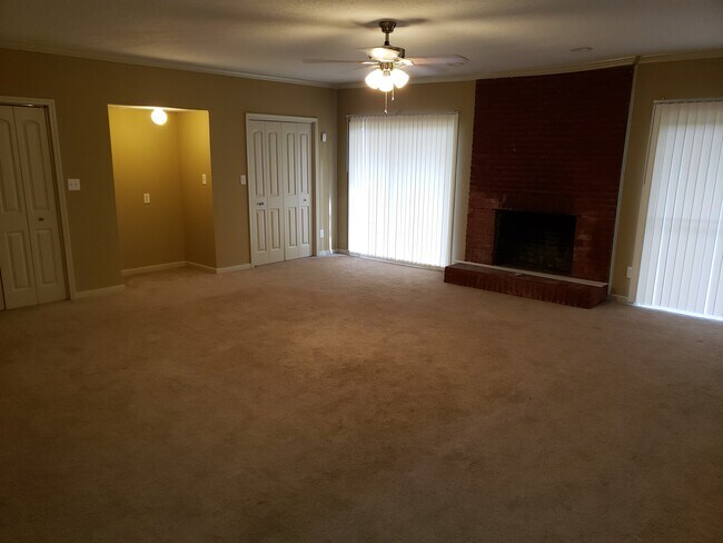 Building Photo - 2622 Hemingway Cir