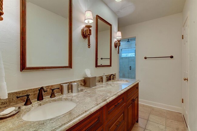 Building Photo - 4707 Mantle Dr