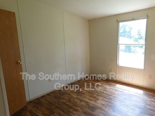 Building Photo - 308 Athens Pike