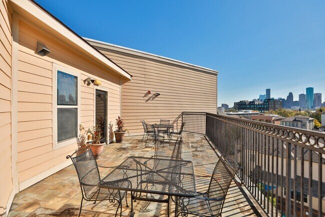 Building Photo - 2802 Morrison St