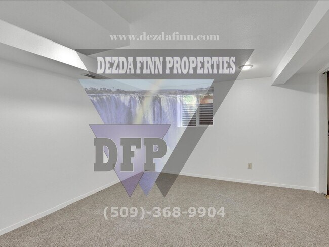 Building Photo - Charming Shadle District 3 bedroom with RV...