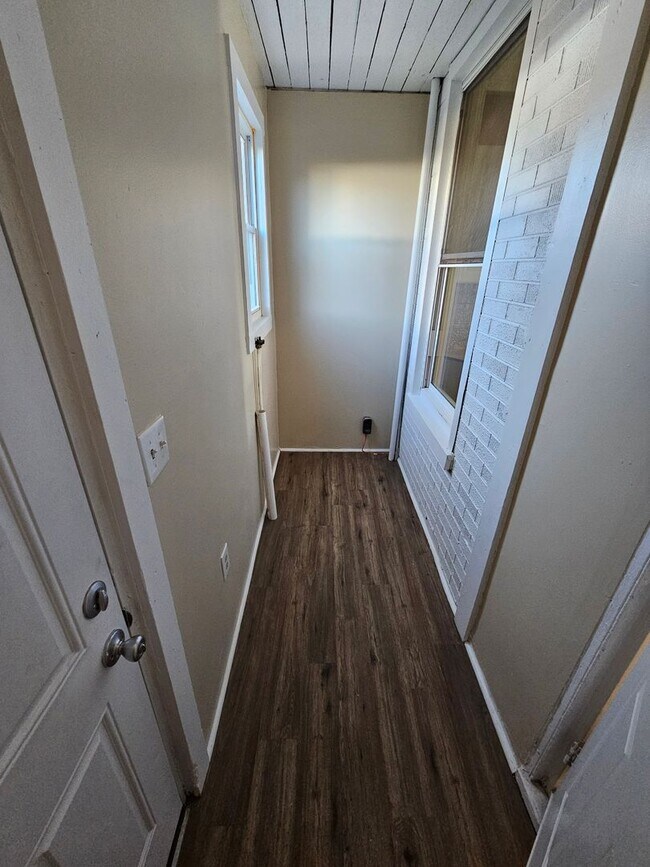 Building Photo - Available Now - 3 Bedroom located in York ...