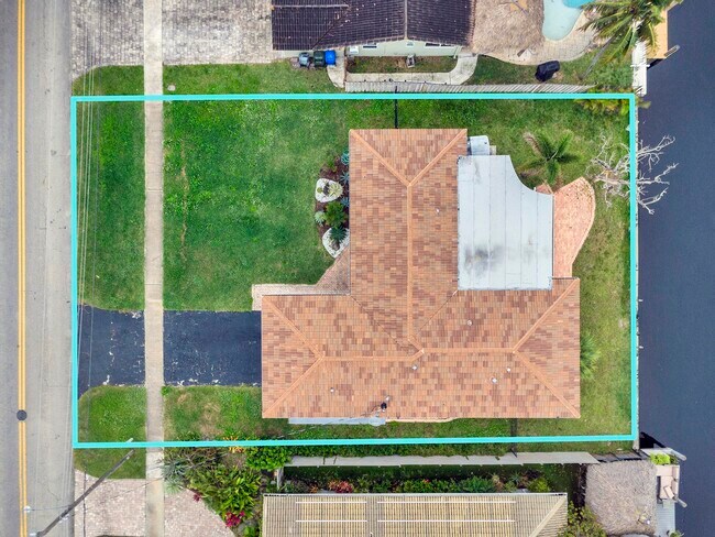 Building Photo - 5921 NE 15th Ave