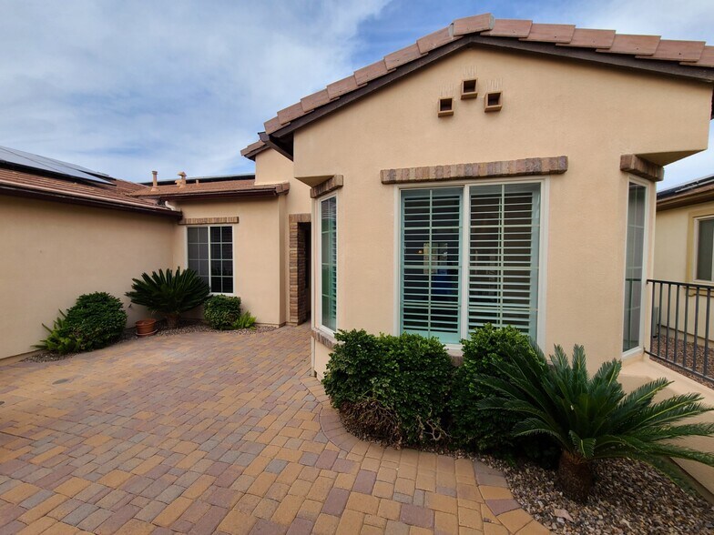 Building Photo - 1714 E Alegria Rd