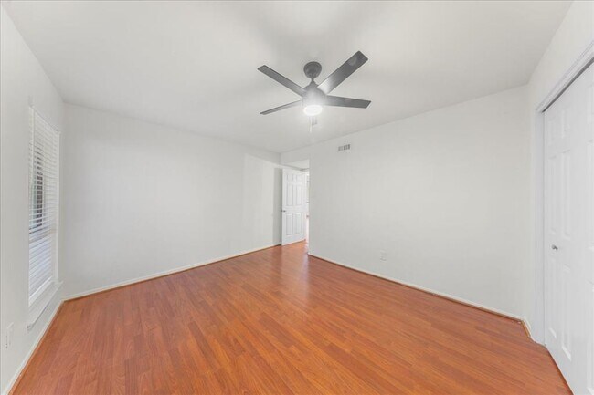 Building Photo - 6910 Hart Ln