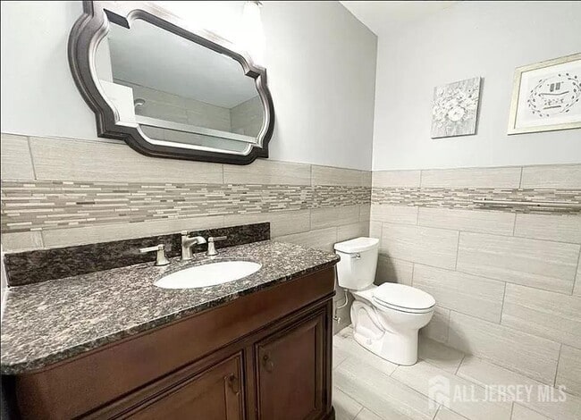 Building Photo - 2313 Bayhead Dr