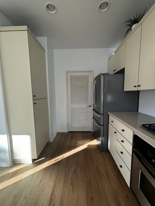 Building Photo - 2727 Bellezza Dr